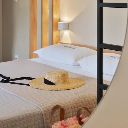 Village Esperia شقة