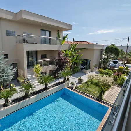 Village Esperia شقة